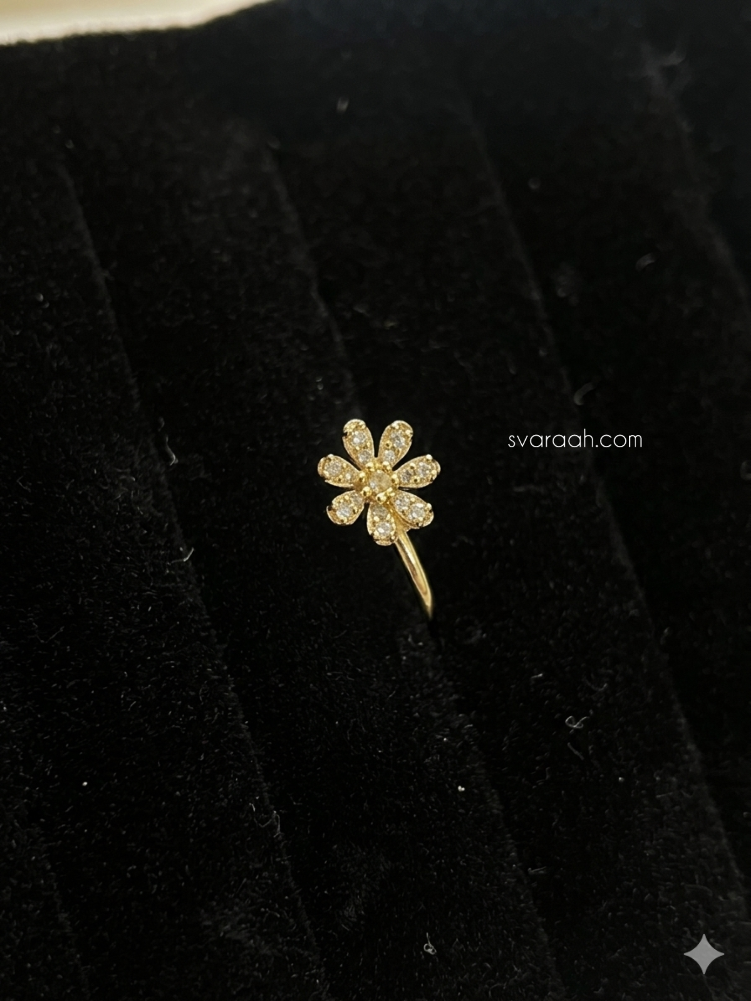 Petals Nose Pin