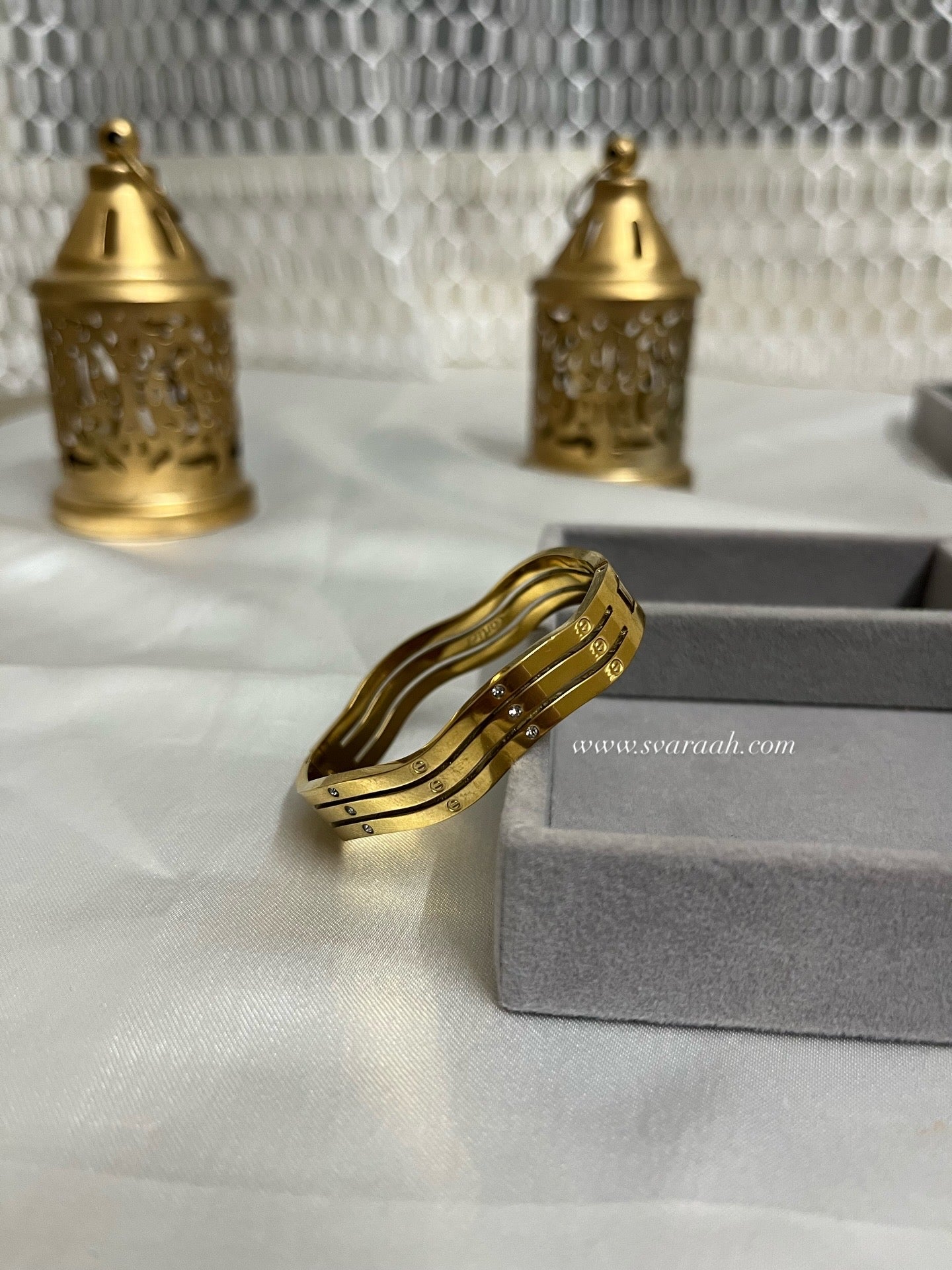 Golden Wave Luxe Bangle (Baby size Kada)