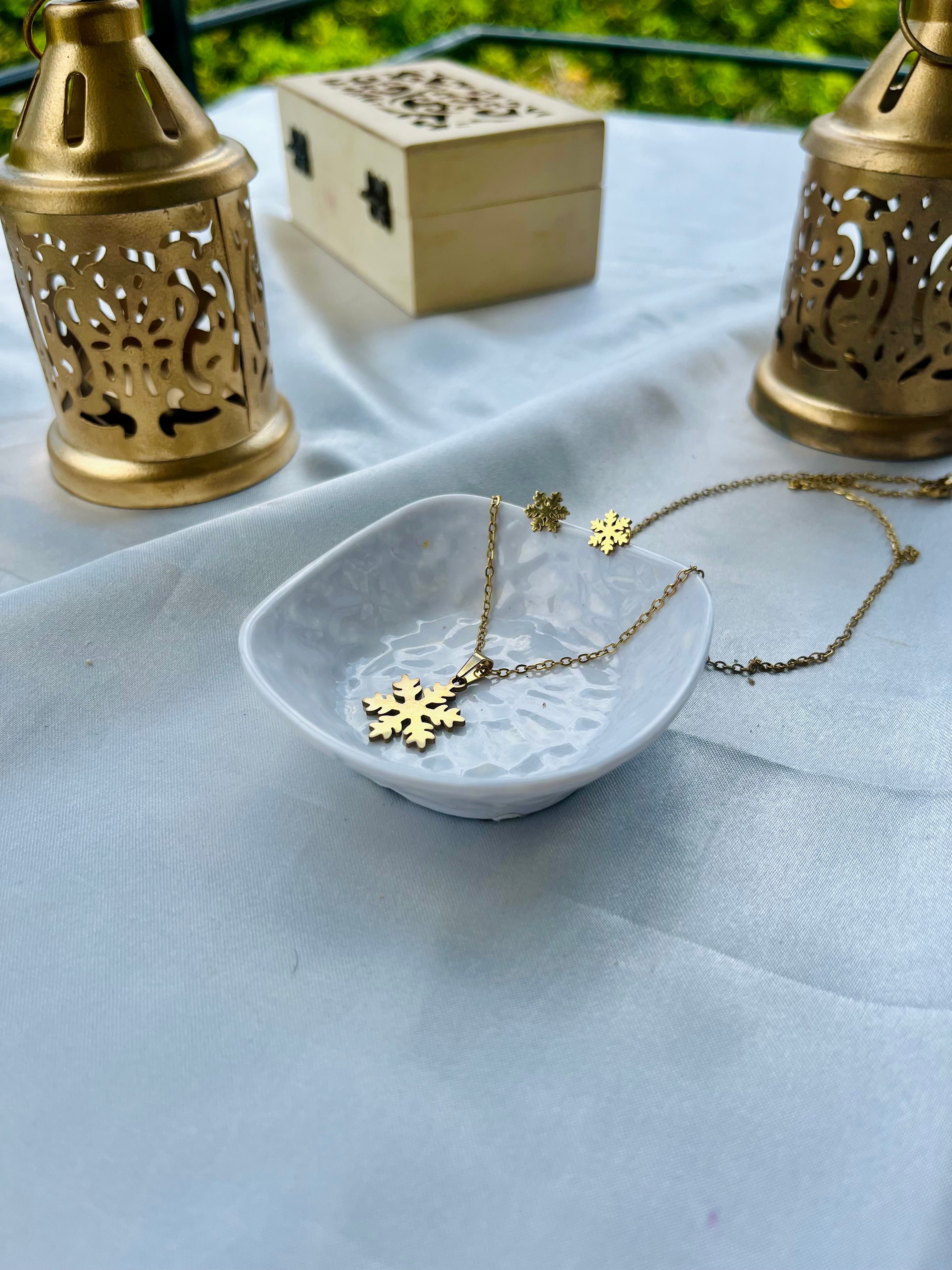 Golden Snowflake Charm Set ❄️✨