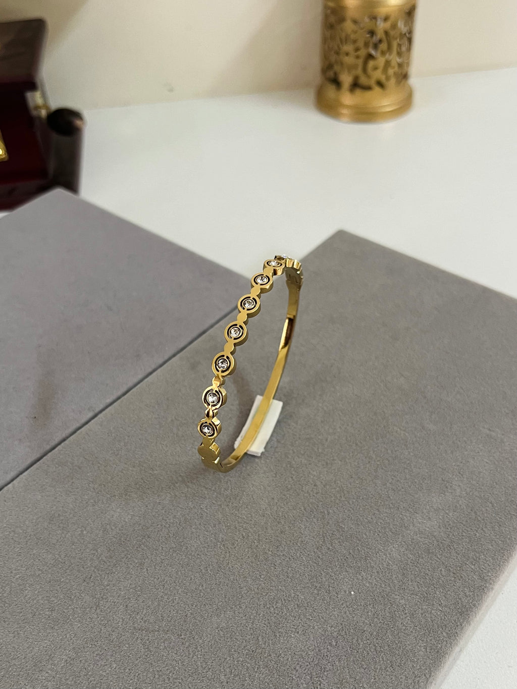 Round Crystal Kada