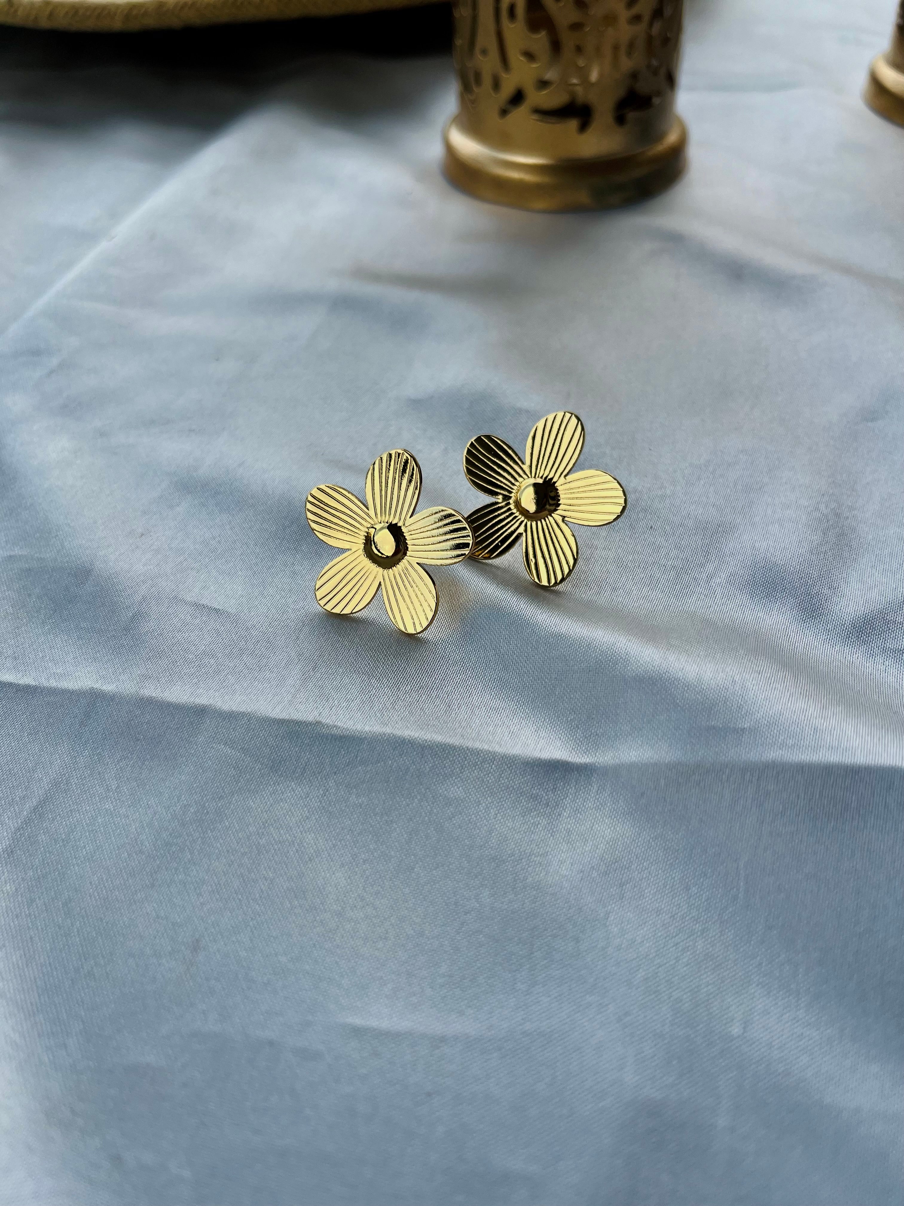 Golden Bloom Earrings 🌼