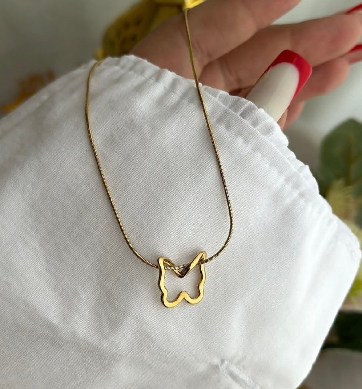 Butterfly Outline Chain