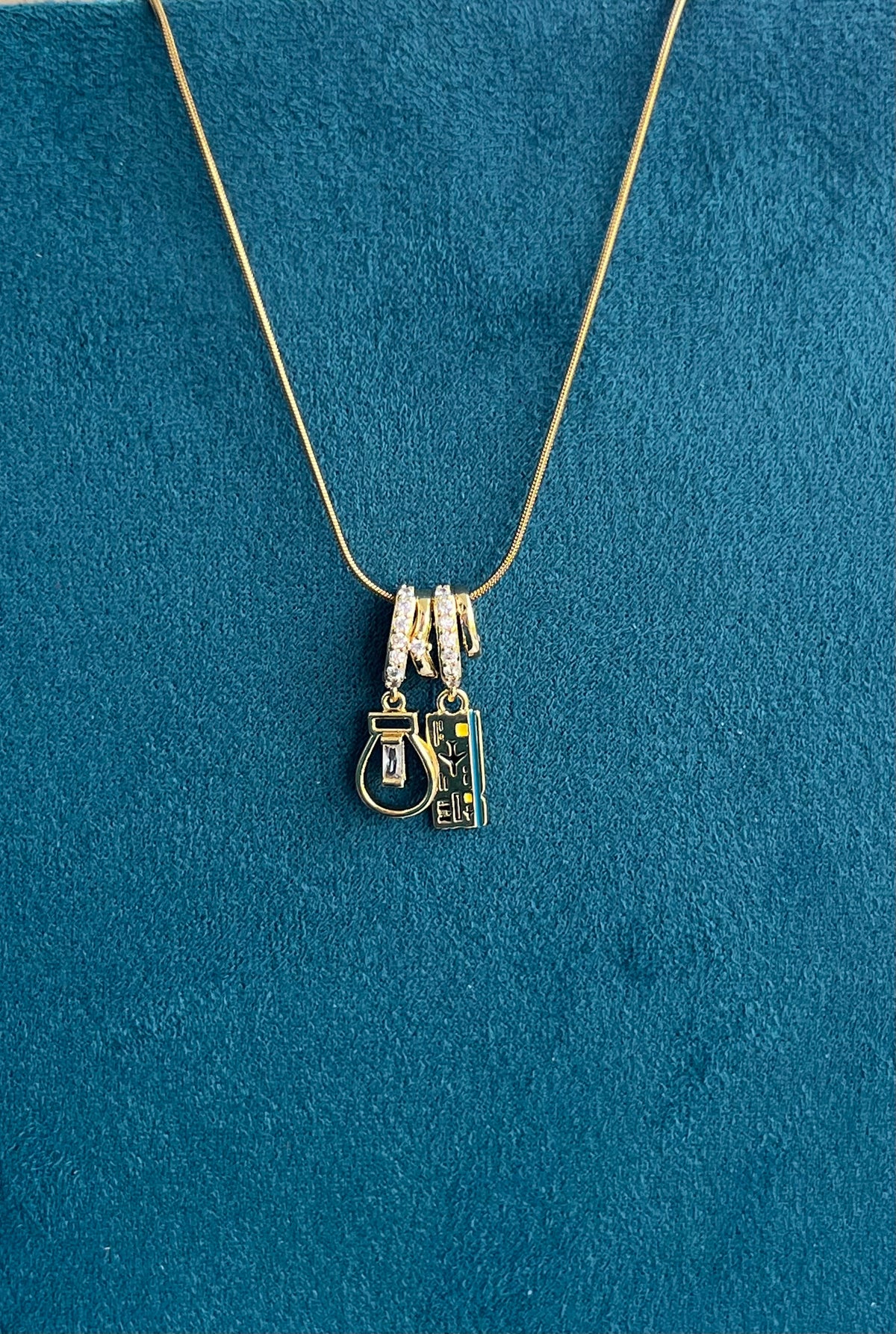 Multicharm pendant chain