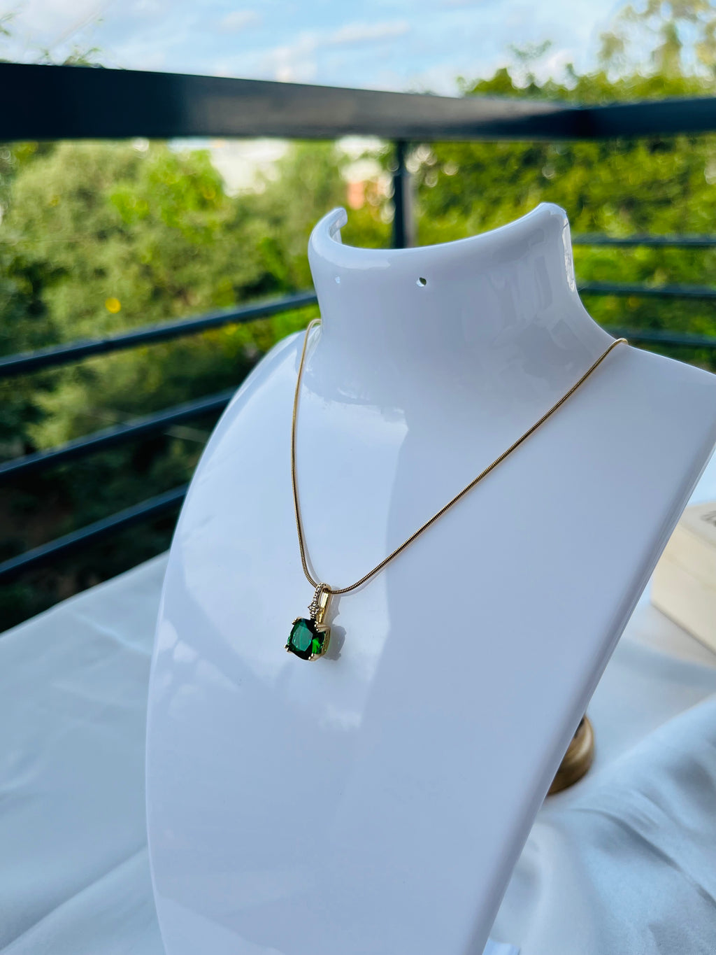 Emerald Glow Pendant 💚✨