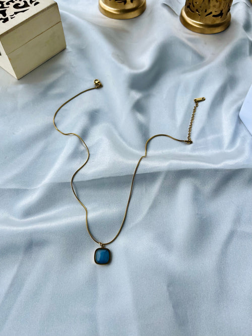 Ash Single Stone Pendant