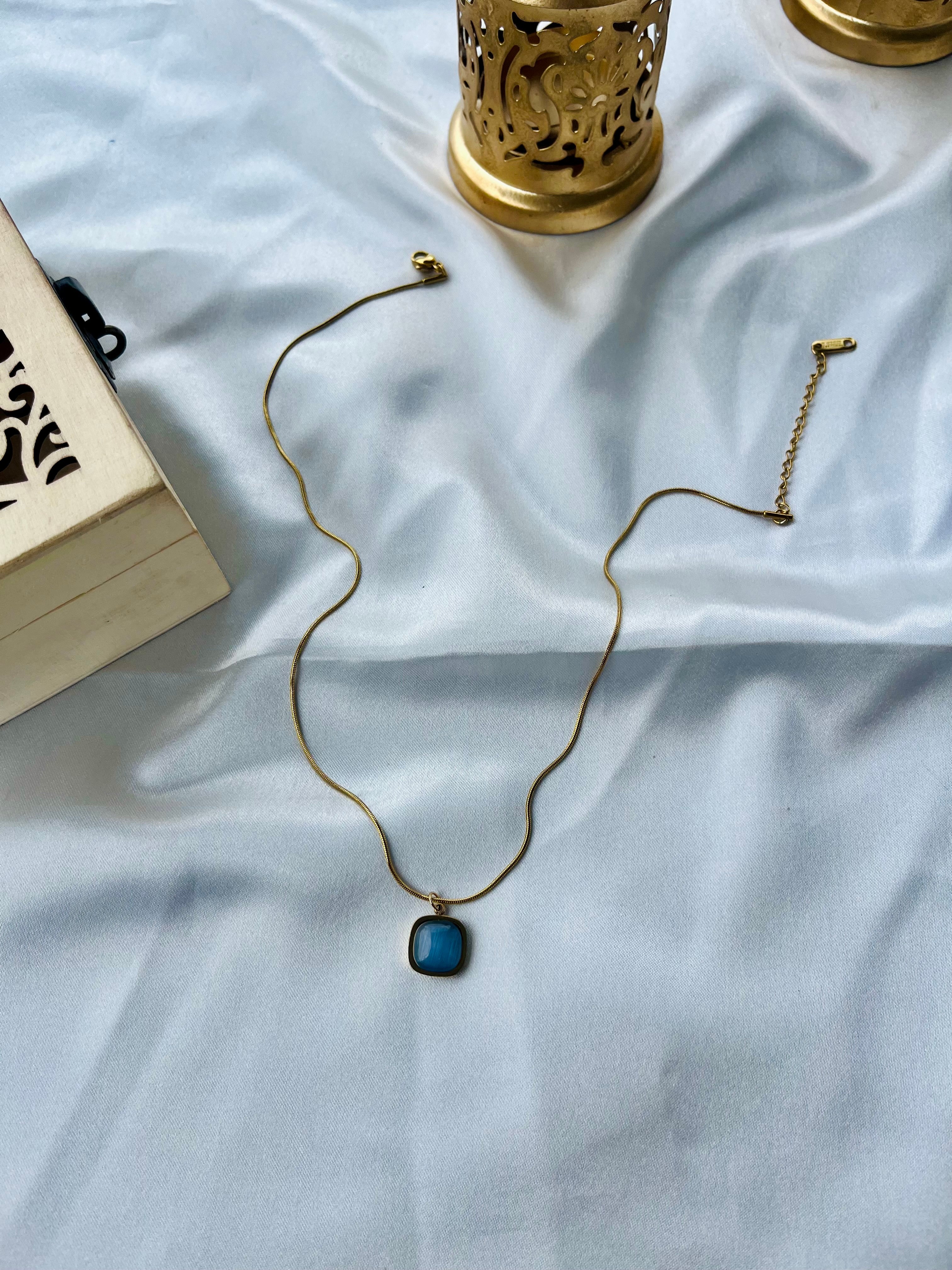 Ash Single Stone Pendant