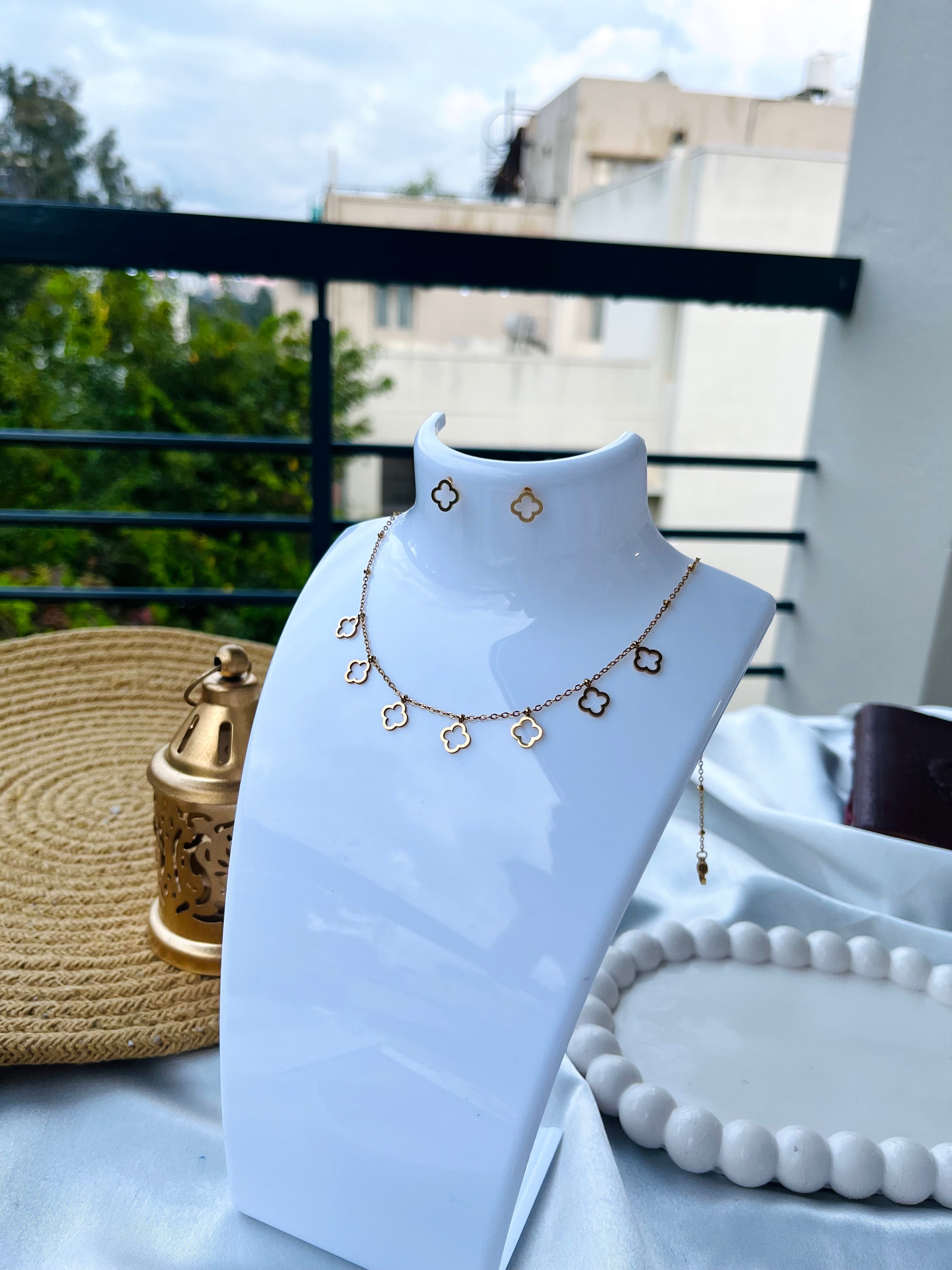 𝑴𝒚𝒔𝒕𝒊𝒄 𝑪𝒍𝒐𝒗𝒆𝒓 𝑪𝒉𝒂𝒓𝒎 𝑵𝒆𝒄𝒌𝒍𝒂𝒄𝒆