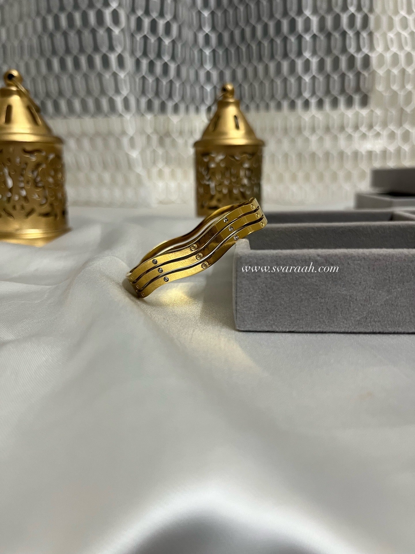 Golden Wave Luxe Bangle (Baby size Kada)