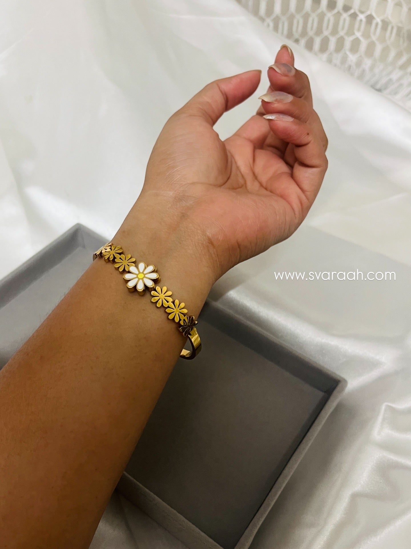 Daisy Bloom Kada