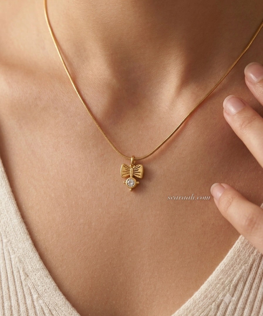 Bow with a stone Chain